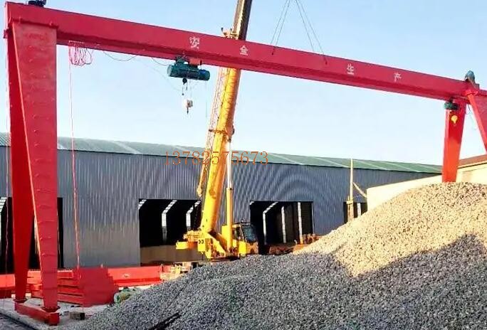 門式起重機應(yīng)當如何**性實際操作?